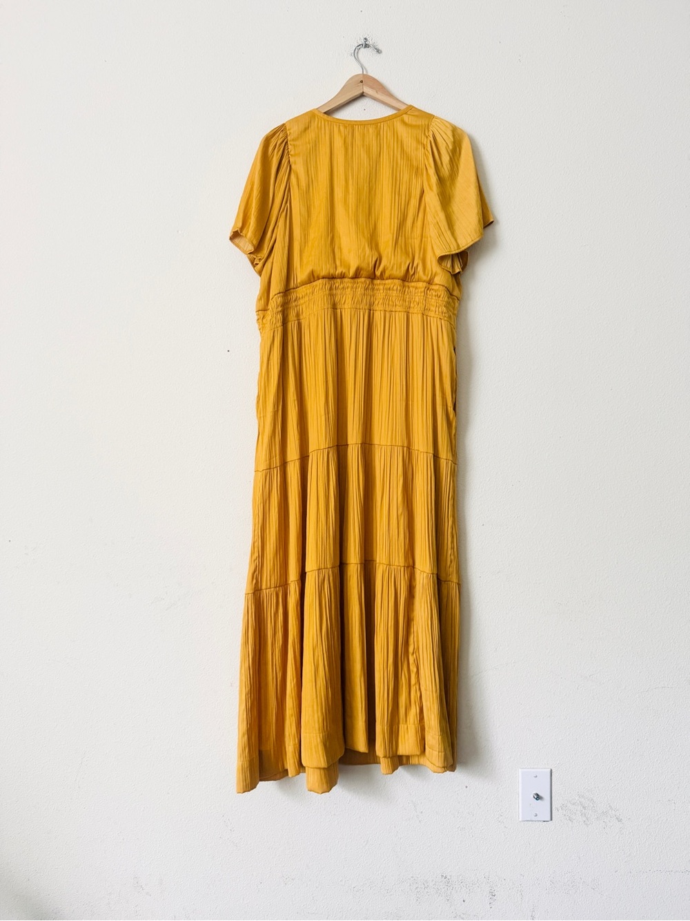 Anthropologie 2X The Somerset short sleeve tiered maxi dress in satin gold - Picture 5 of 7
